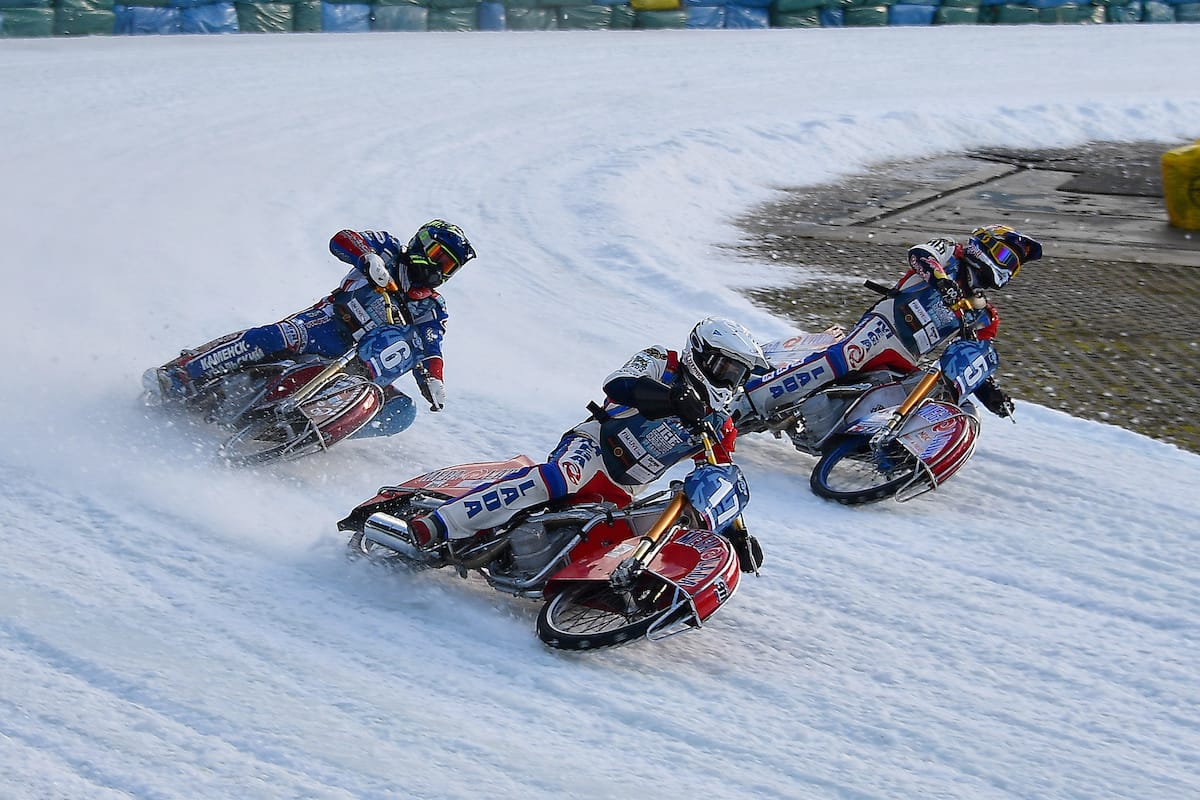 6-Khomitsevich 17-Kononov 5-Ivanov; Foto: Thorsten Horn